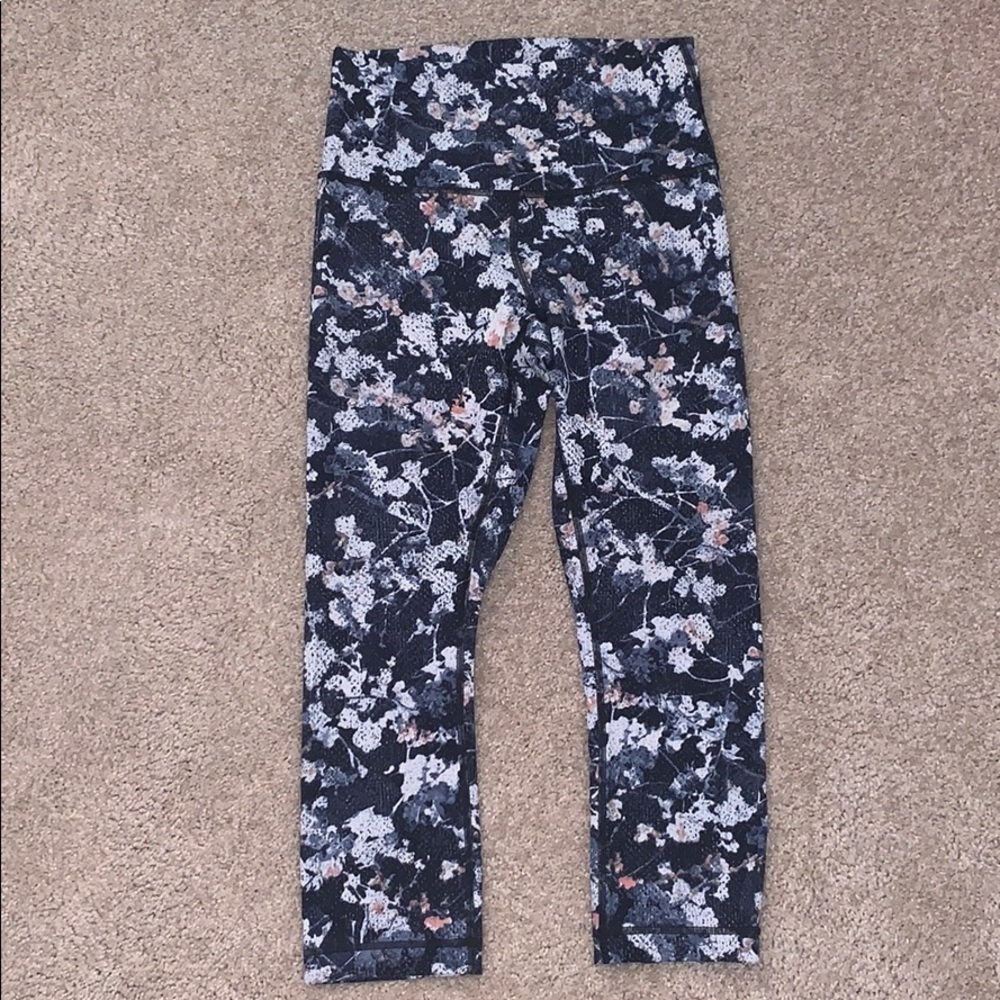 Lululemon wunder under cropped luxtreme leggings